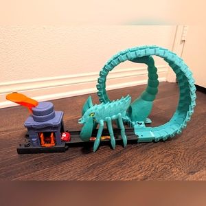 Hot Wheels City Toxic Scorpion Attack Set